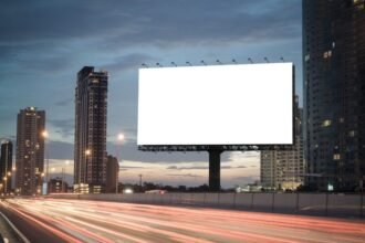 Apa Perbedaan Baliho dan Billboard