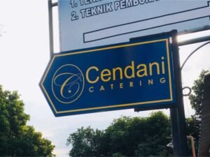 Pembuatan Papan Nama Petunjuk Arah